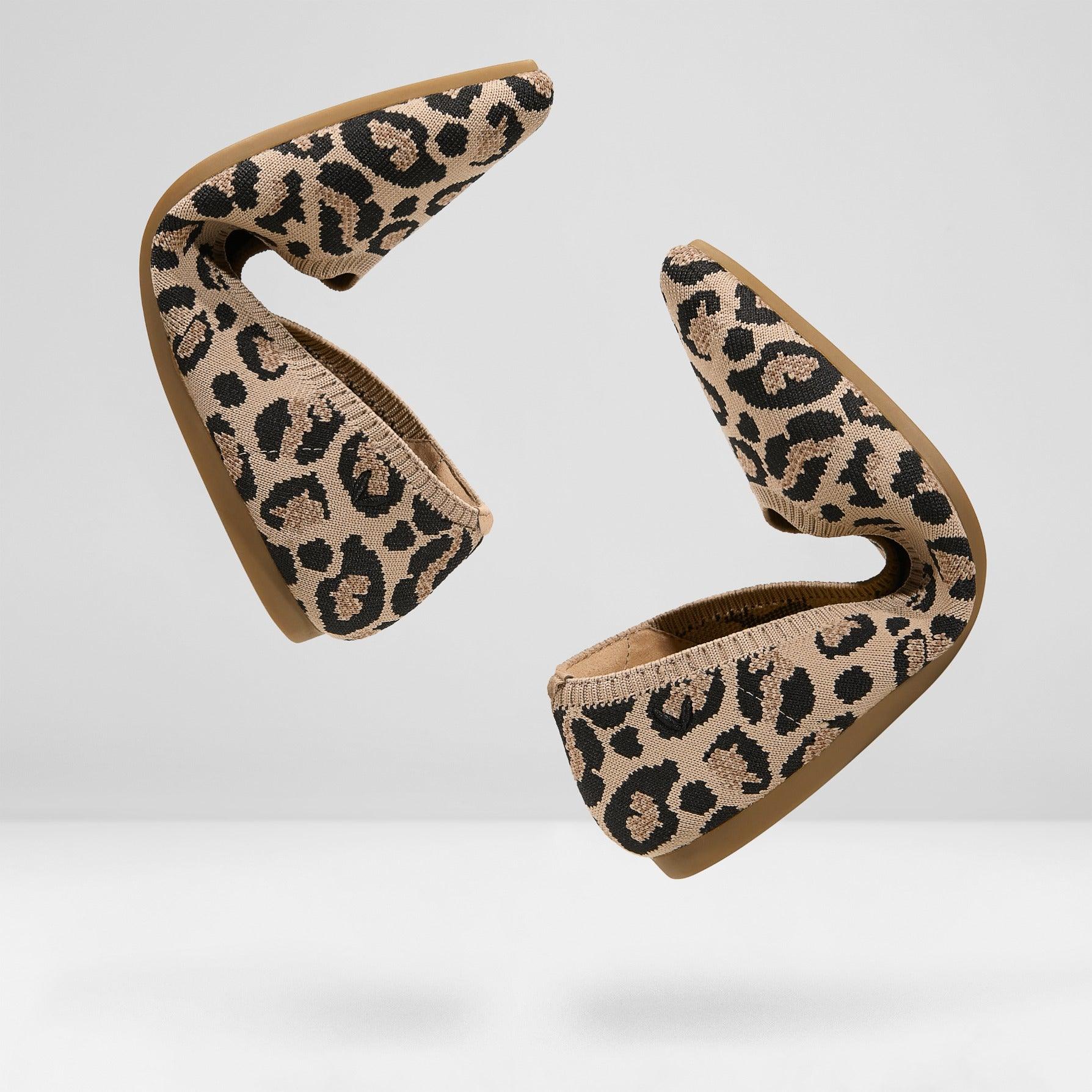 [Aria 5°] Pointed toe flat shoes