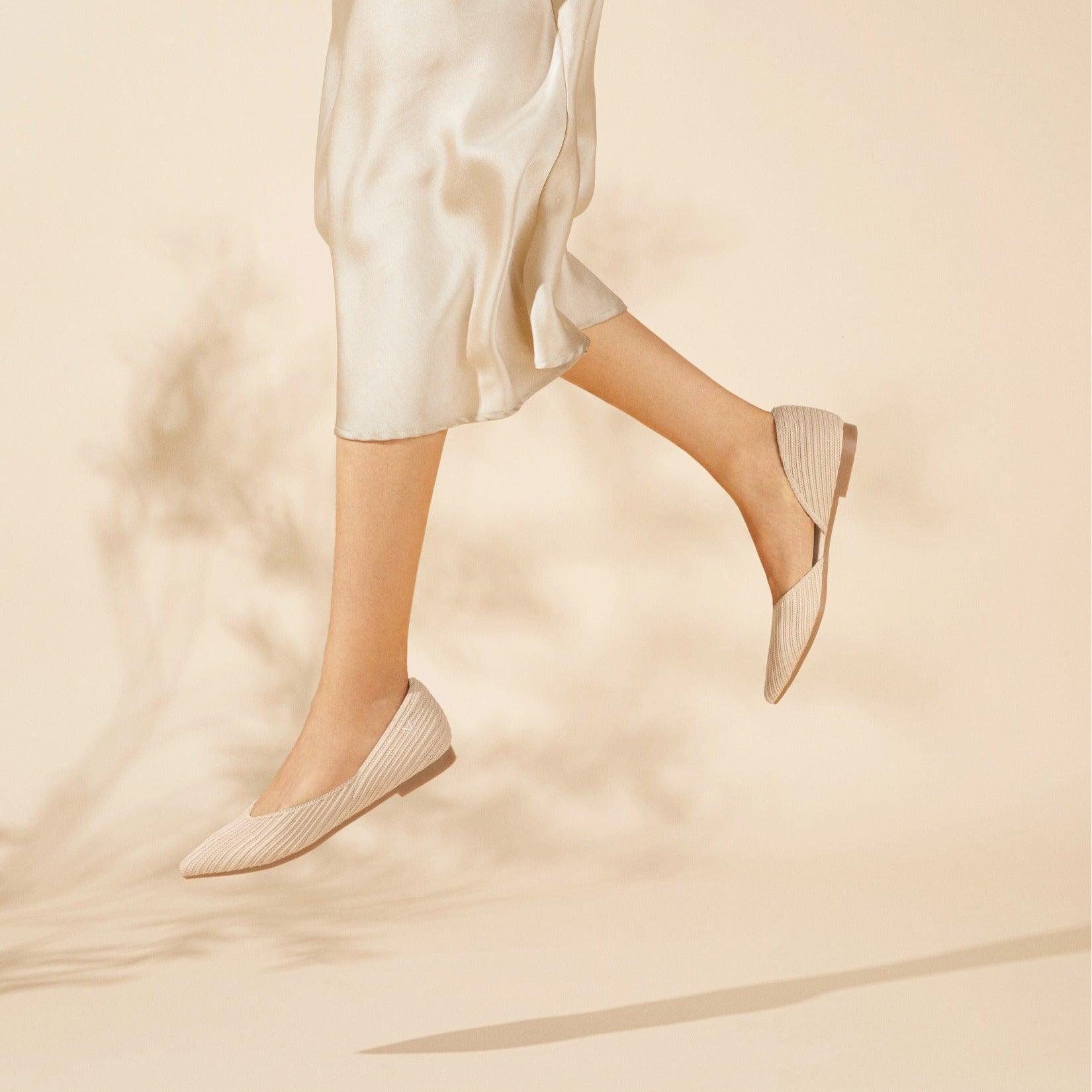[Melia 2.0] Pointed toe V-cut flat shoes