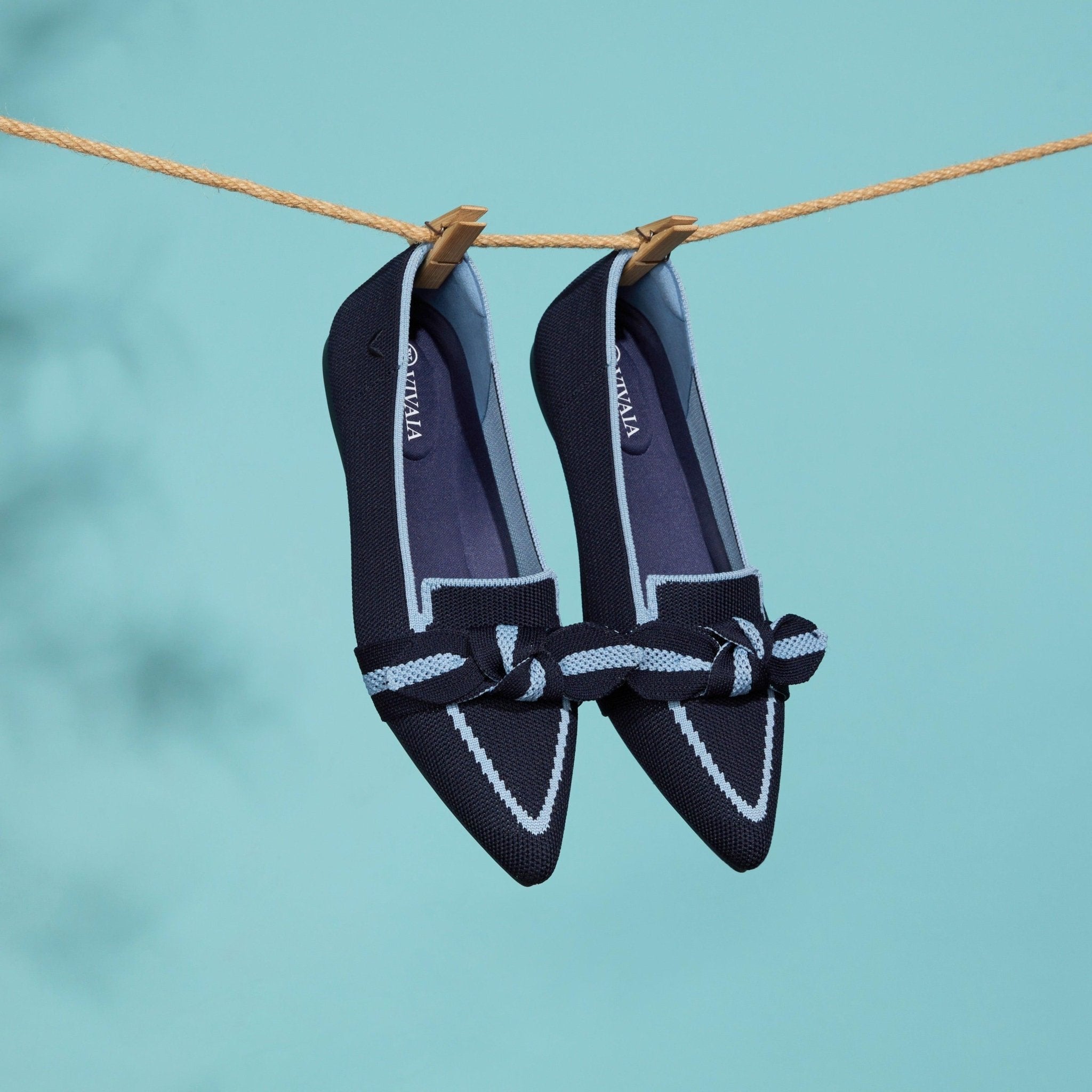 [Michelle] Pointed toe loafers with ribbon