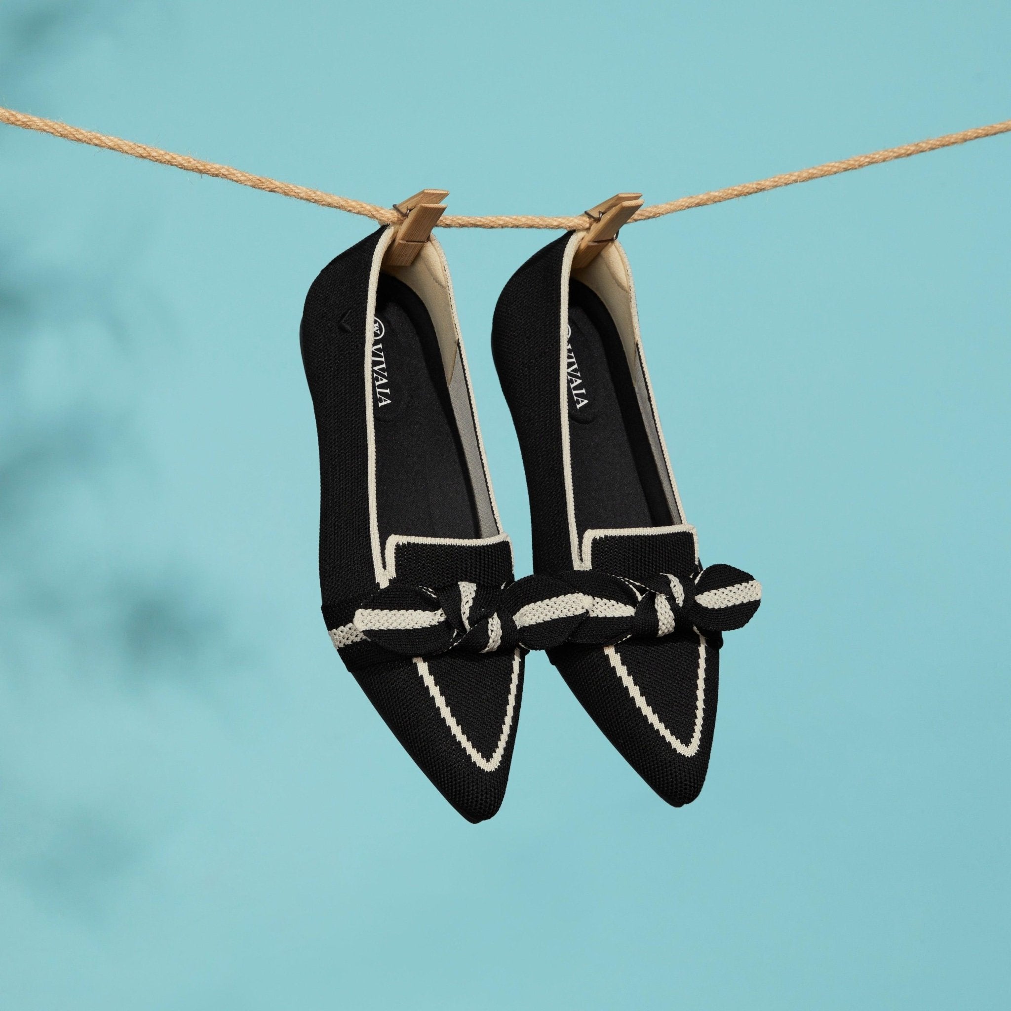 [Michelle] Pointed toe loafers with ribbon