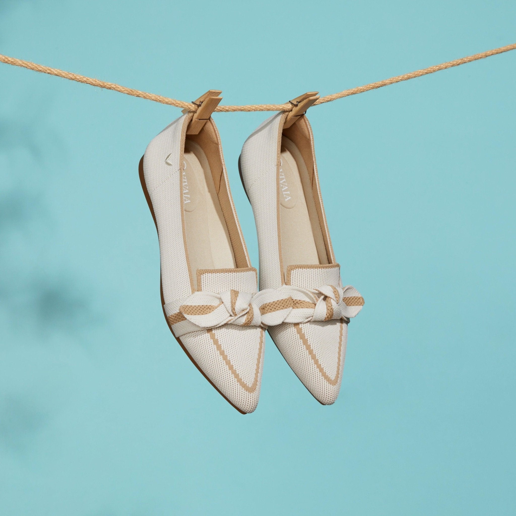 [Michelle] Pointed toe loafers with ribbon
