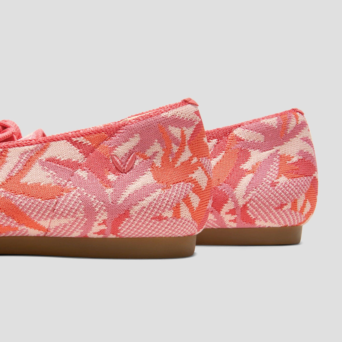 [Michelle] Pointed toe loafers with ribbon