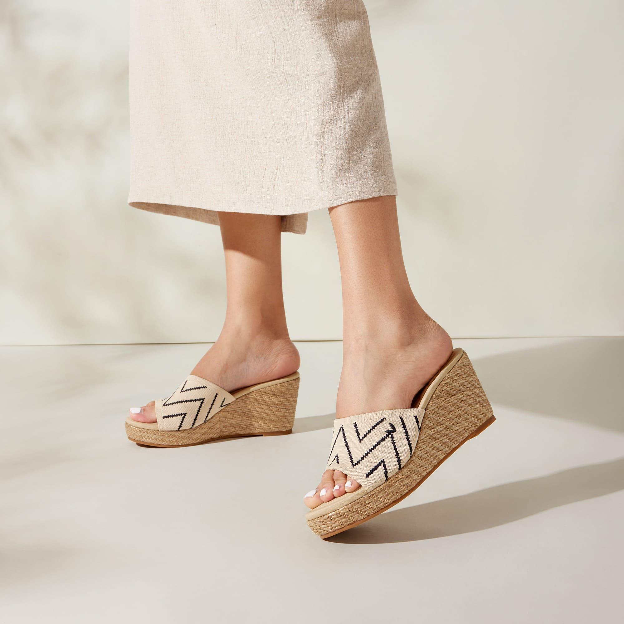 [Stacey Pro] Round toe wedge sandals