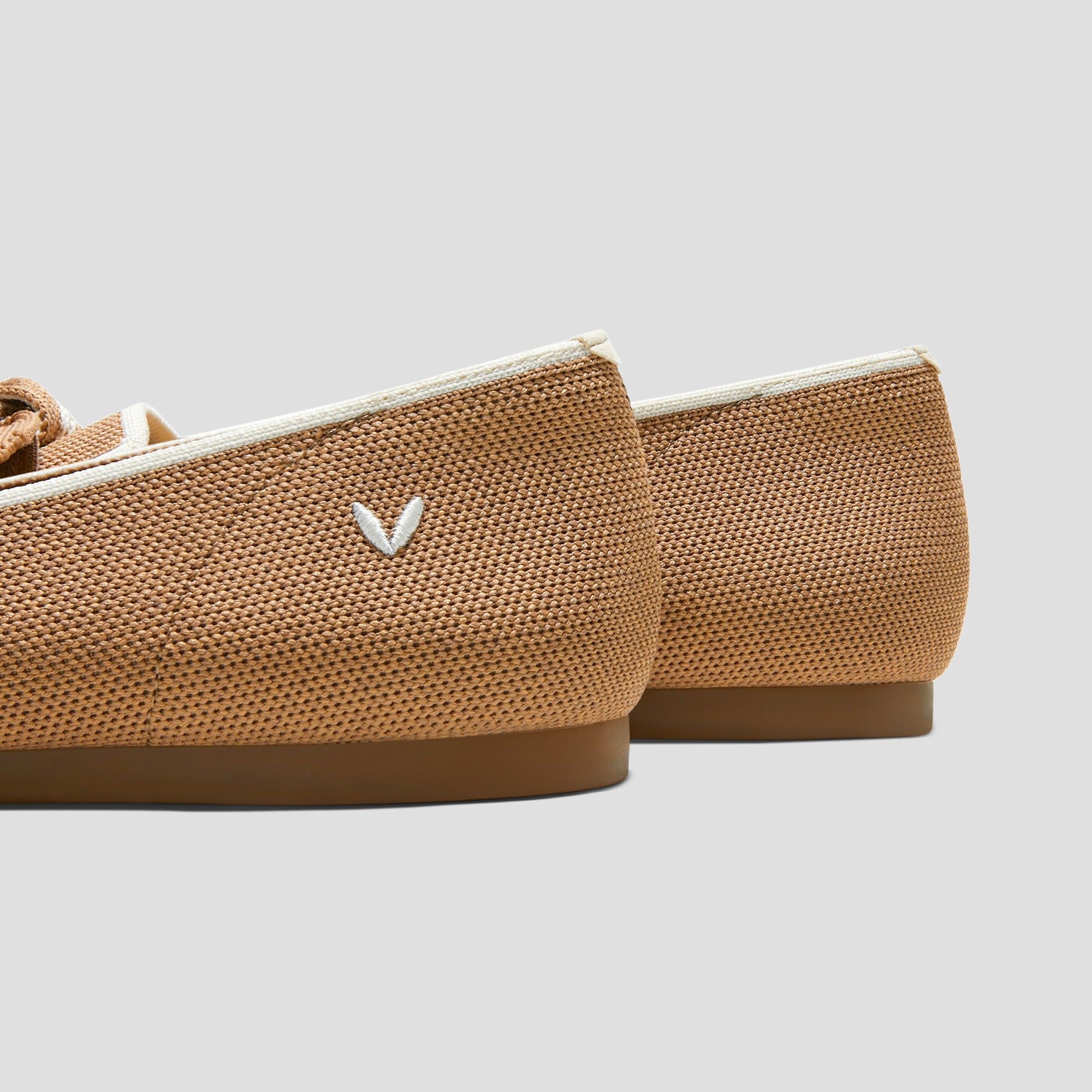 [Michelle] Pointed toe loafers with ribbon