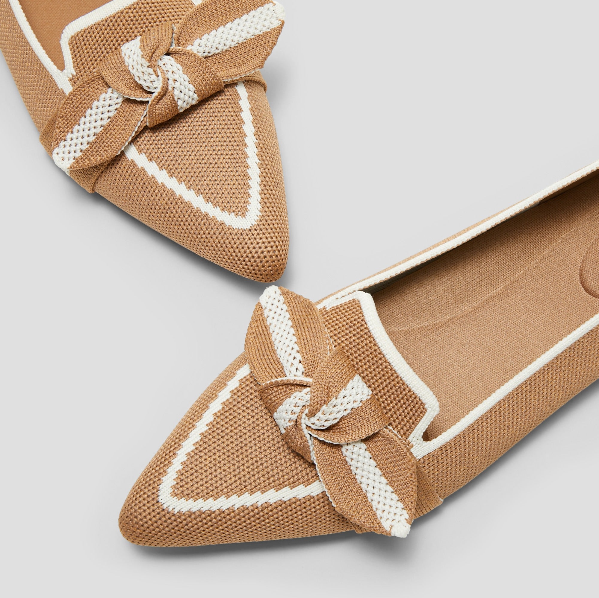 [Michelle] Pointed toe loafers with ribbon