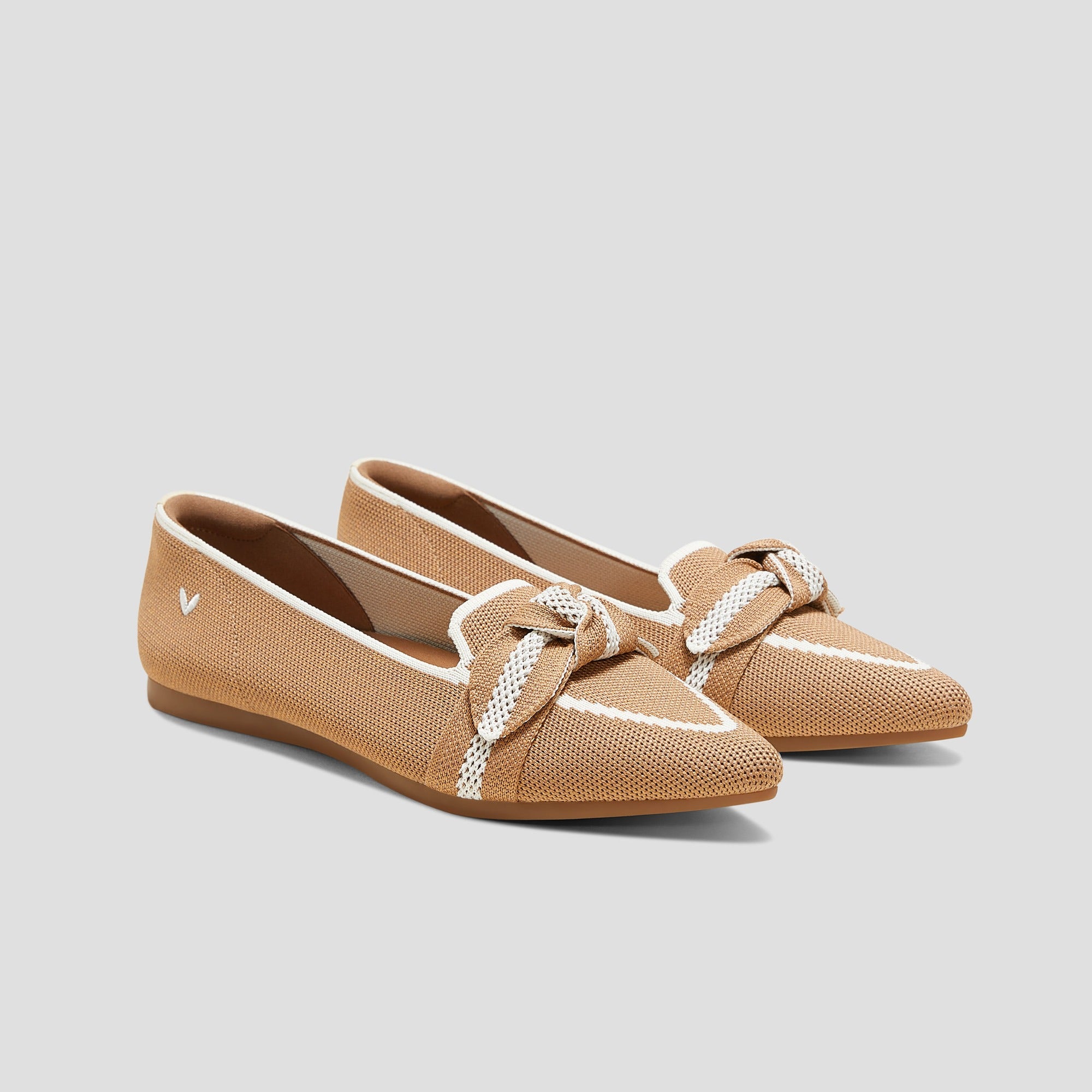 [Michelle] Pointed toe loafers with ribbon