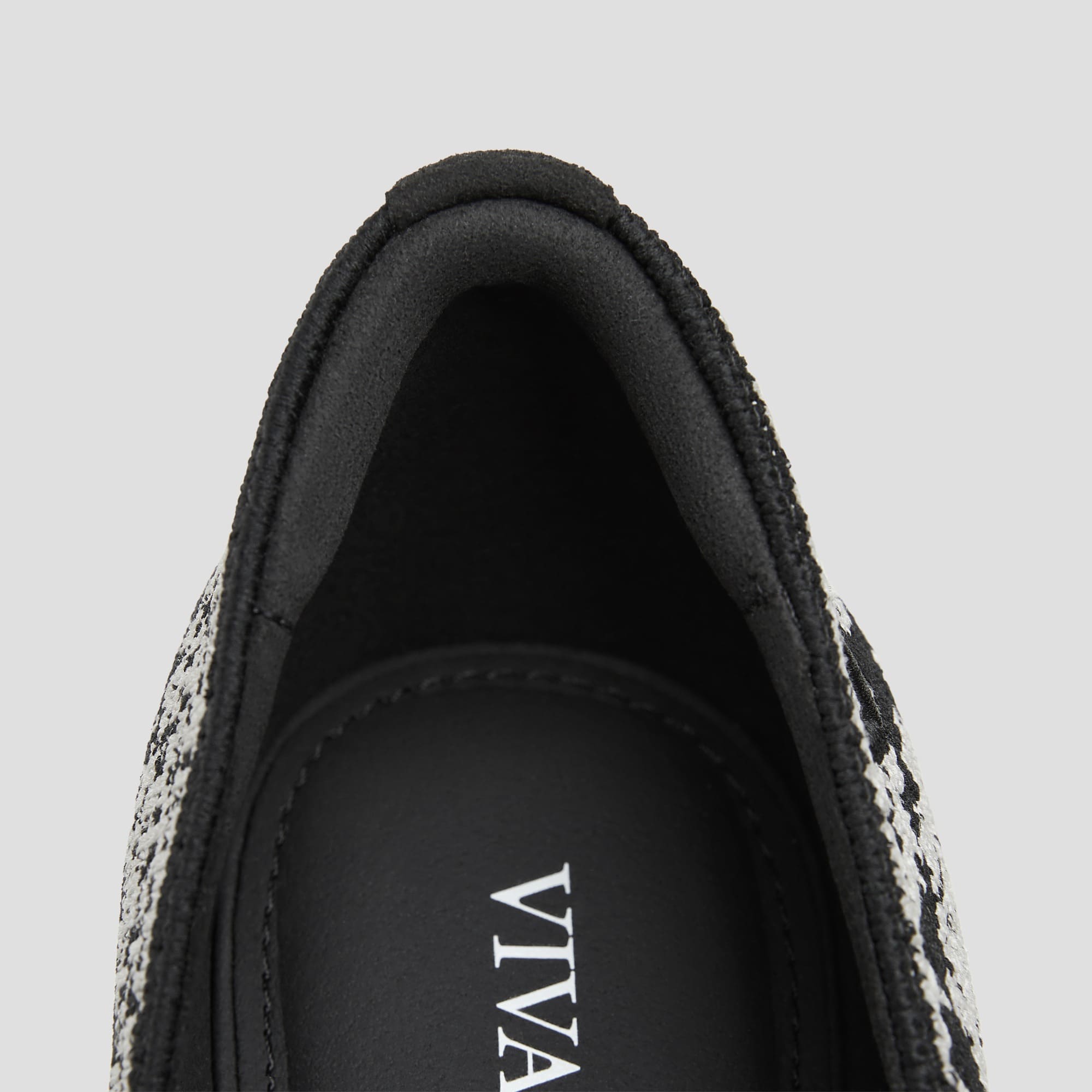 [Melia 2.0] Pointed toe V-cut flat shoes