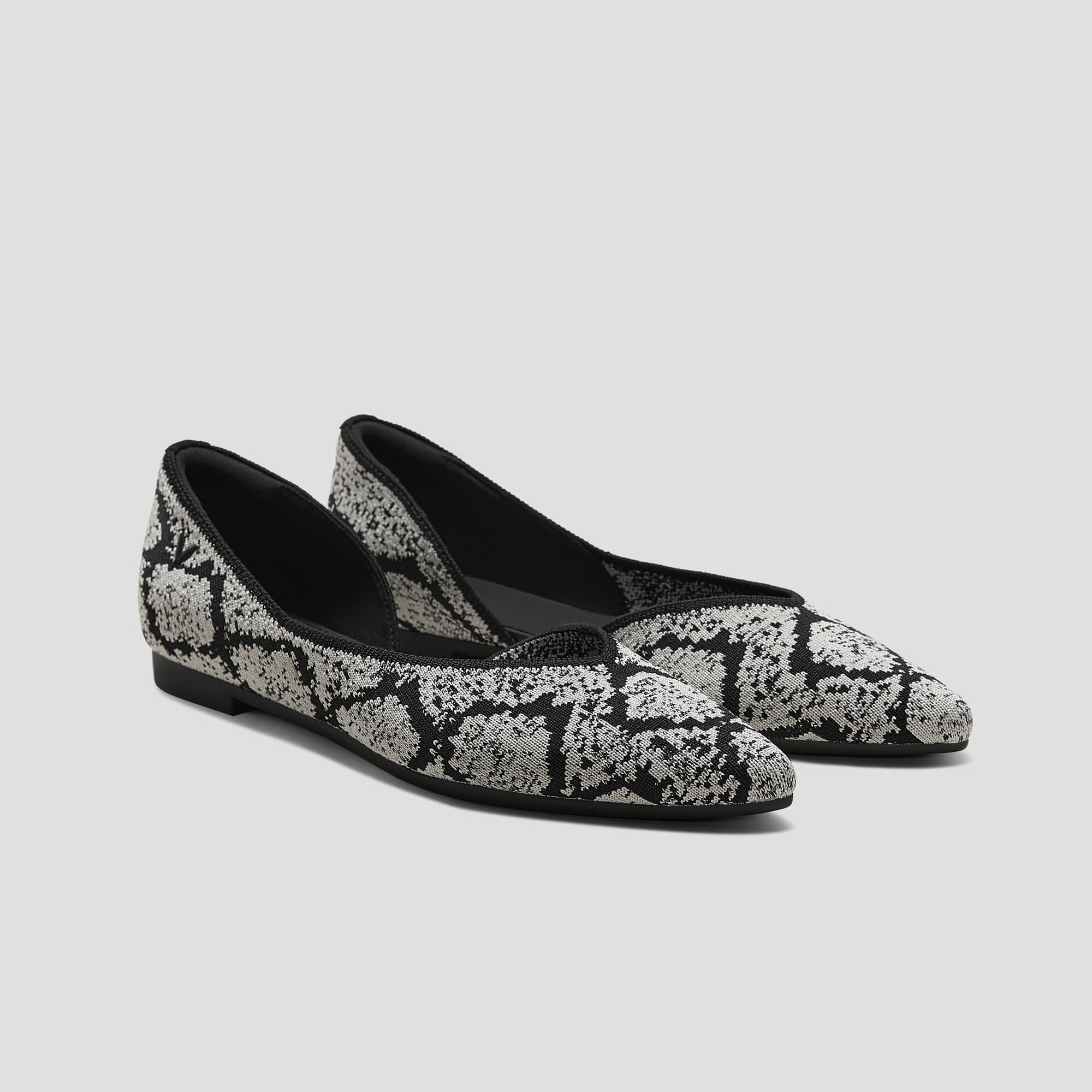 [Melia 2.0] Pointed toe V-cut flat shoes