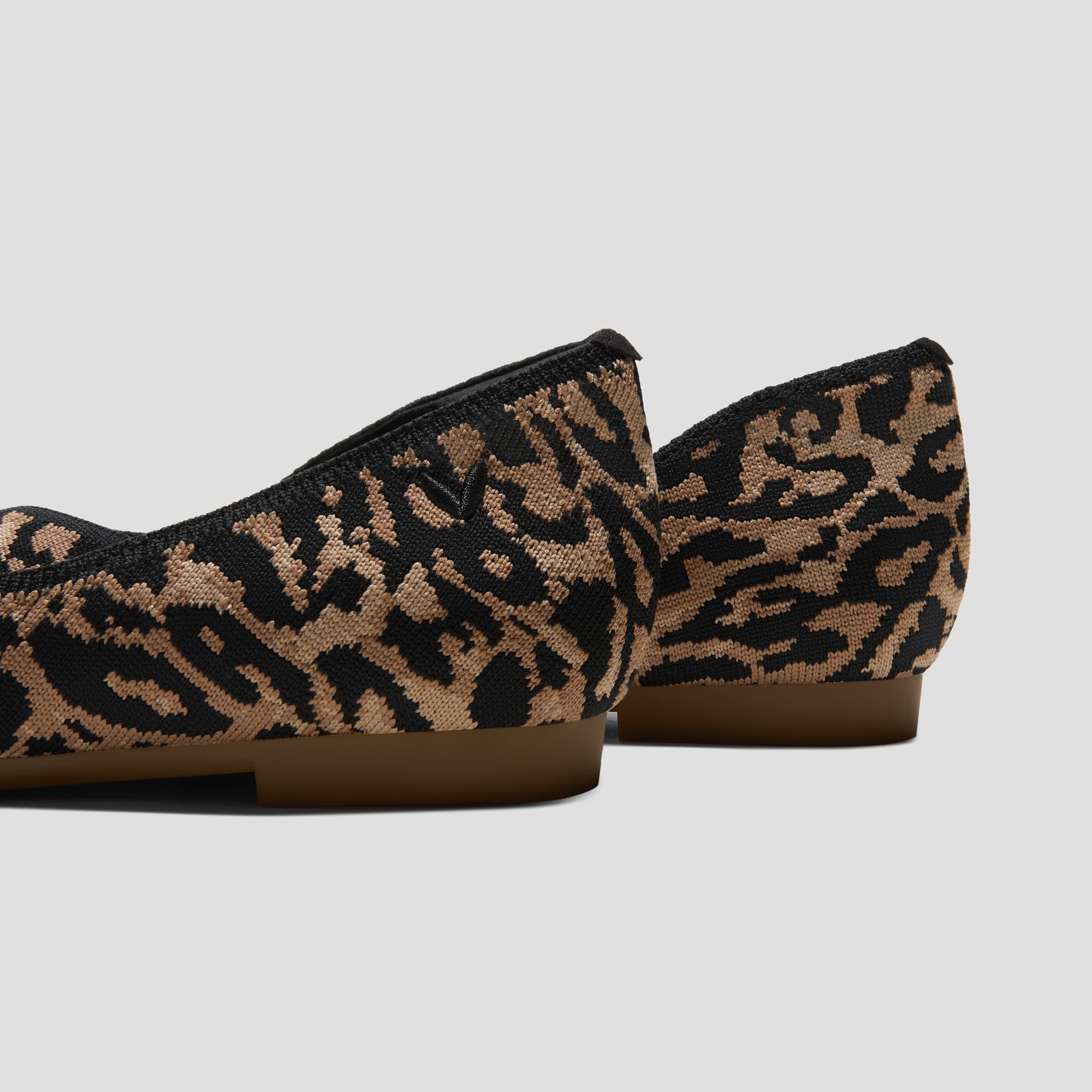 [Melia 2.0] Pointed toe V-cut flat shoes