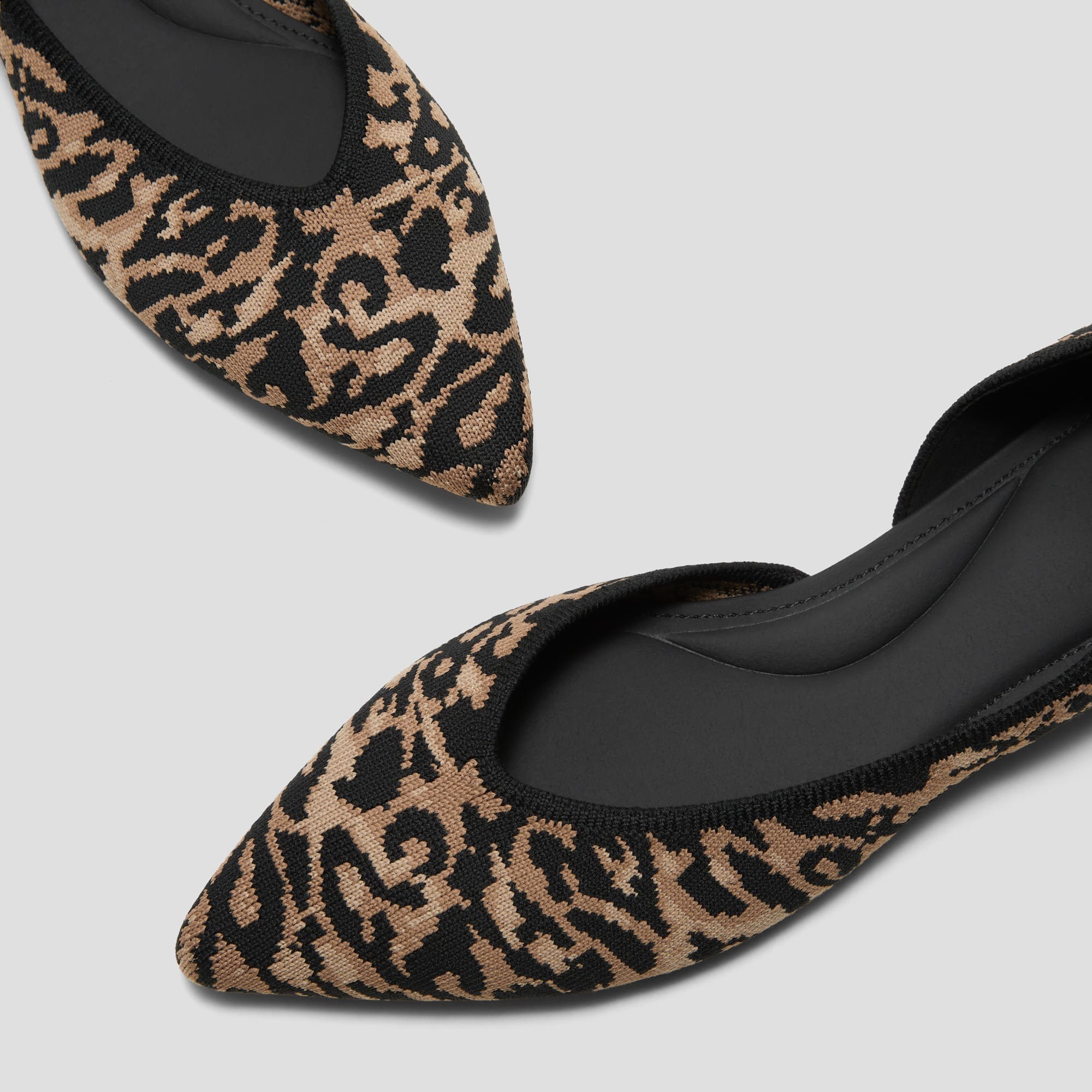 [Melia 2.0] Pointed toe V-cut flat shoes