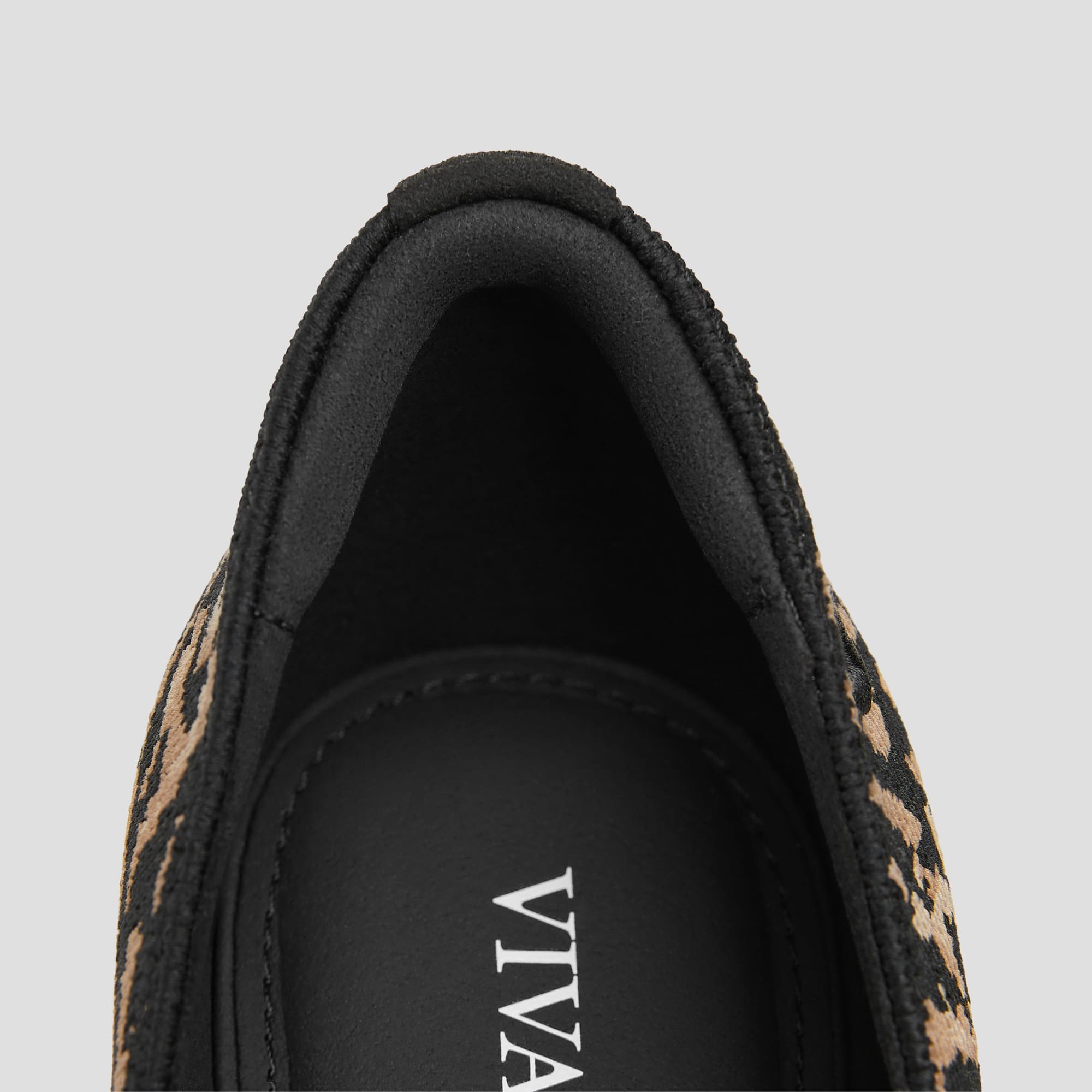 [Melia 2.0] Pointed toe V-cut flat shoes