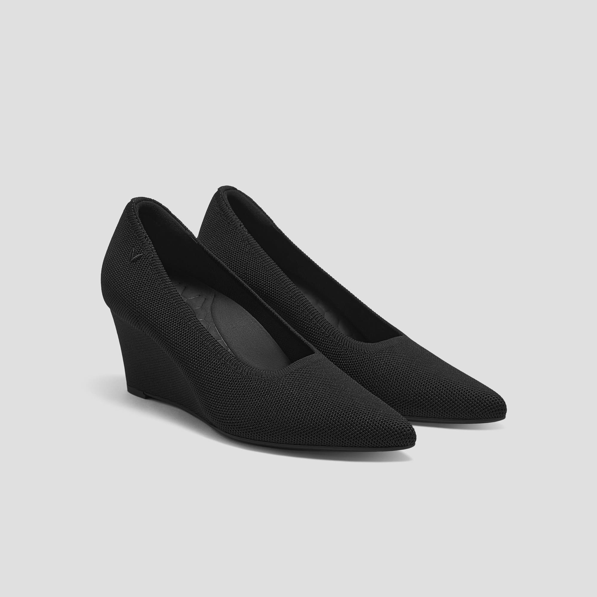 [Deborah] Pointed toe Stress-Free Wedge Heels