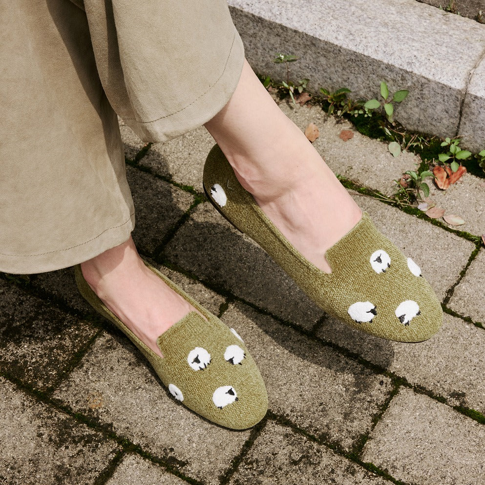 [Audrey] ラウンドトゥ アニマル刺繍 ローファー