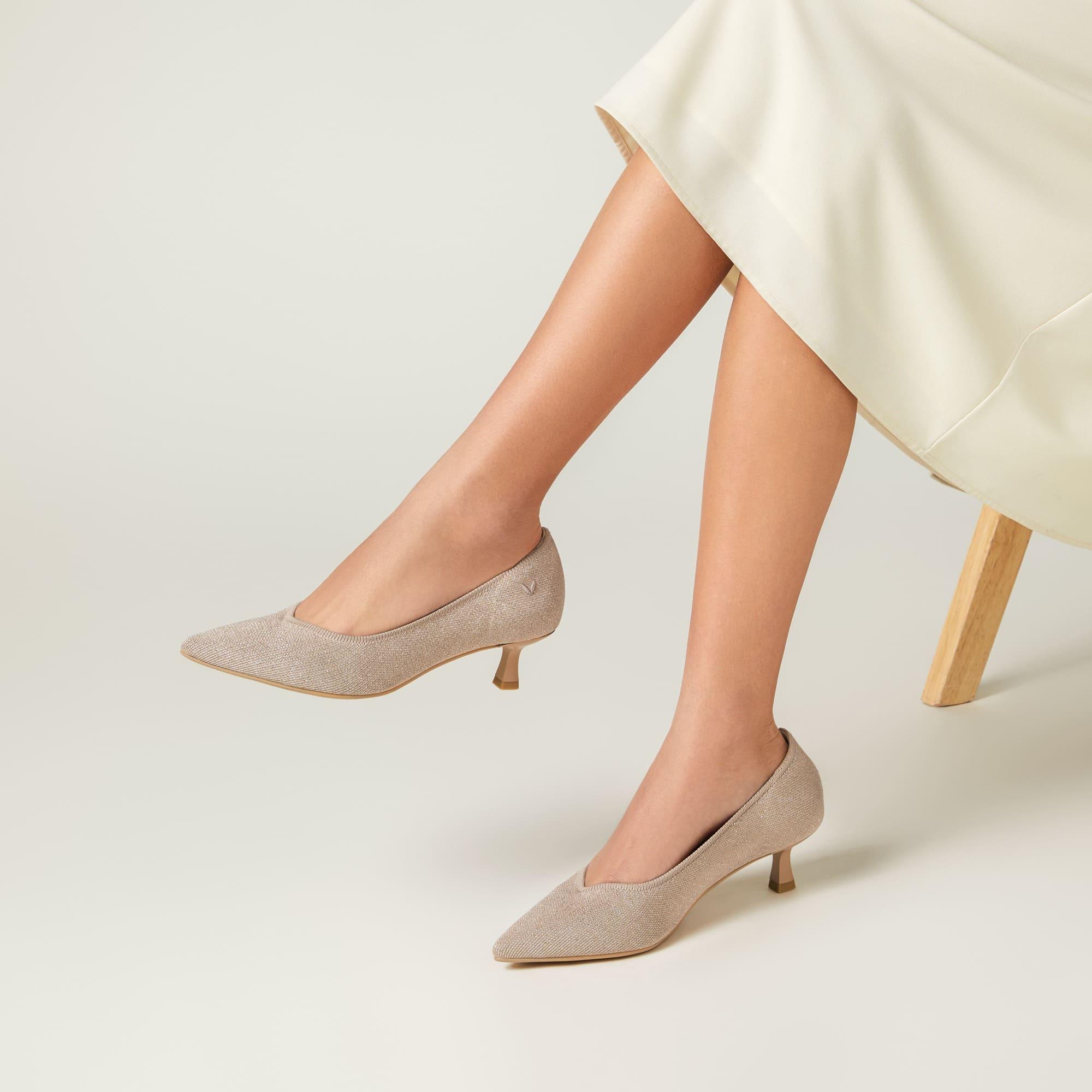 [Scarlett] Pointed toe kitten heel pumps